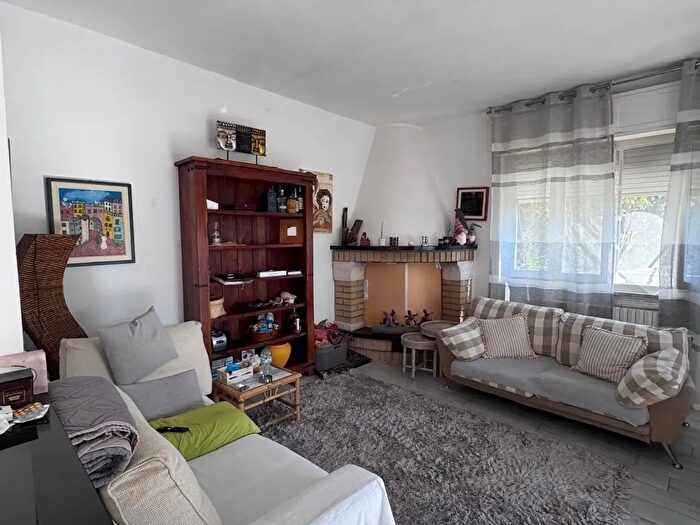 Casa con 6 locali in vendita in Marina di Massa Ms, Massa