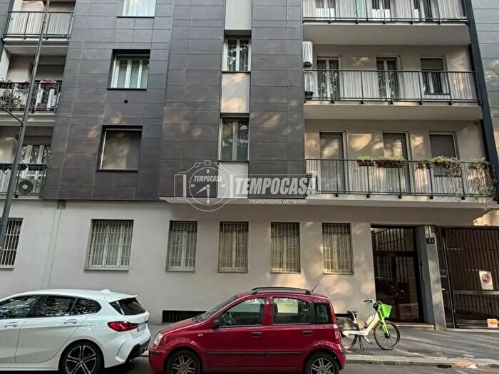 Appartamento trilocale in vendita in Via Teodorico, Milano