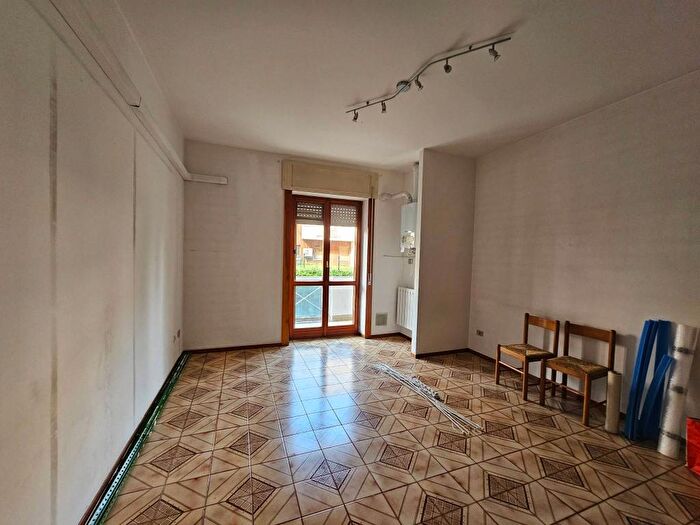 Appartamento trilocale in affitto in Via della Repubblica, Semicentro Isola, Corbetta