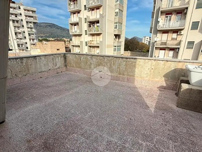 Appartamento trilocale in vendita in Cortile Gambino, Palermo