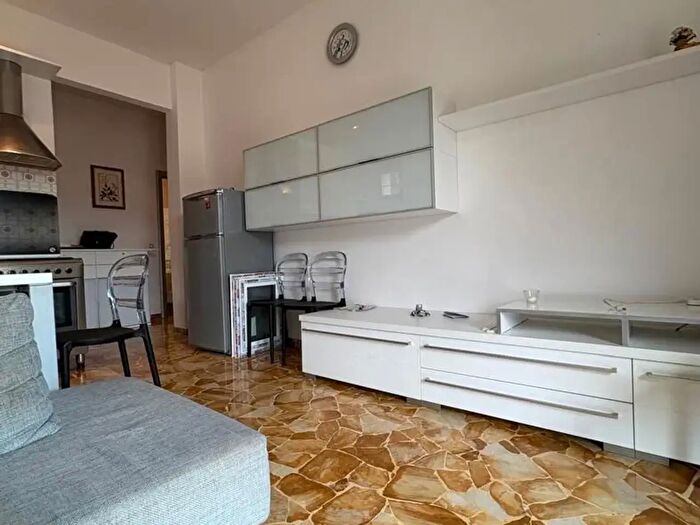 Appartamento trilocale in vendita in Via Pizzorno, Varazze