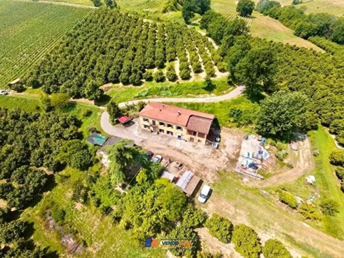 Casa con 5 locali in vendita in Strada Giacchetti, Costigliole DAsti
