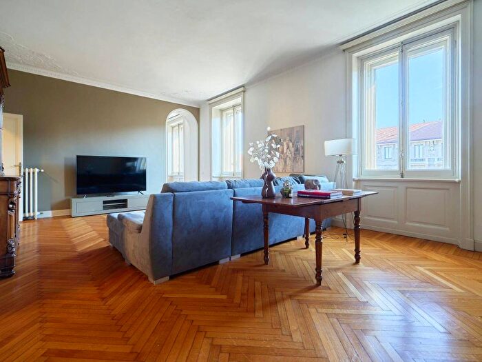 Appartamento quadrilocale in affitto in Viale di Porta Vercellina, Vercelli Wagner, Milano