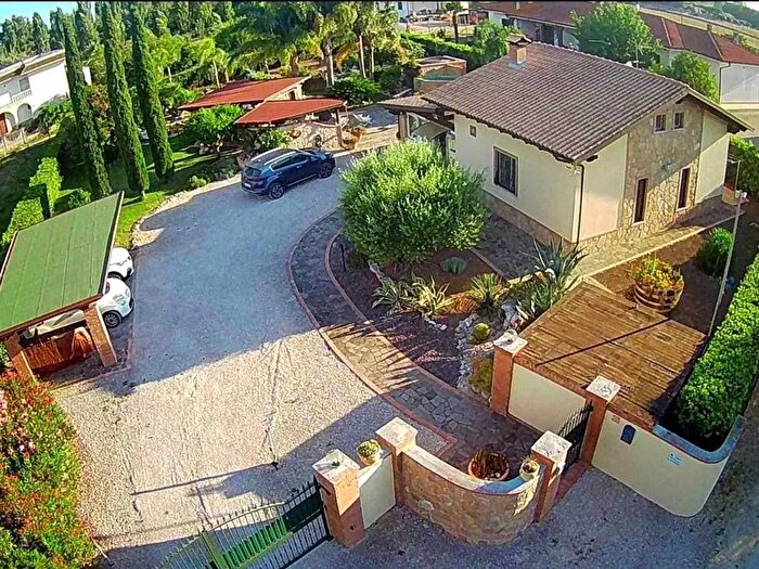 Casa quadrilocale in vendita in Latina