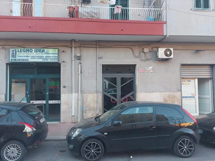 Appartamento trilocale in vendita in Via Aristosseno, Taranto