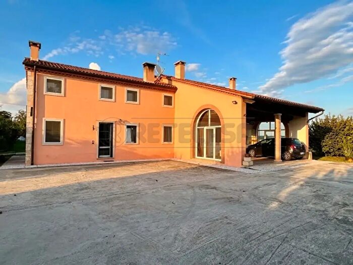 Casa con 7 locali in vendita in Via Roma, Sossano