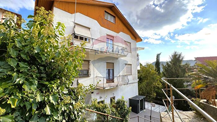 Appartamento trilocale in vendita in Via Vecchia Crocetta, Uscio