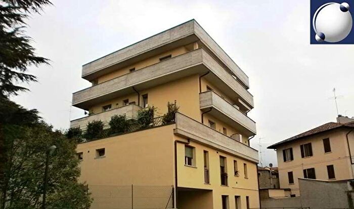 Appartamento trilocale in vendita in Via Volta, Erba