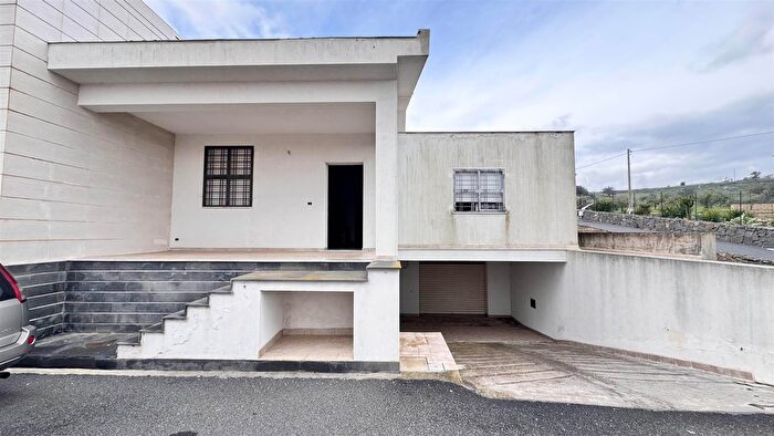 Casa quadrilocale in vendita in Militello In Val Di Catania