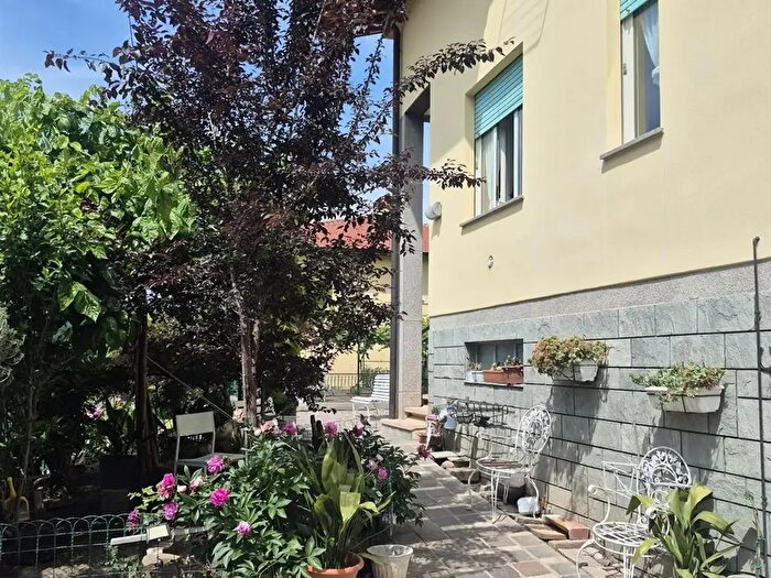 Casa con 6 locali in vendita in Strada Vecchia, Villa DAdda