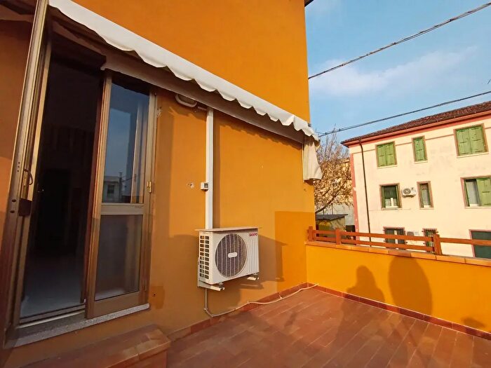 Appartamento quadrilocale in vendita in Via Cernaia, Vicenza