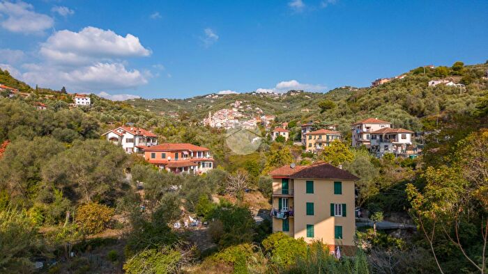 Appartamento quadrilocale in vendita in Strada S Benedetto, Imperia