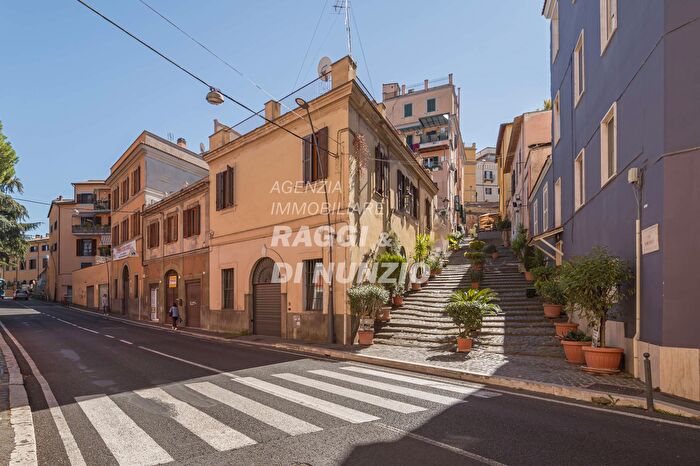 Appartamento con 6 locali in vendita in Via Nino Bixio, Frascati