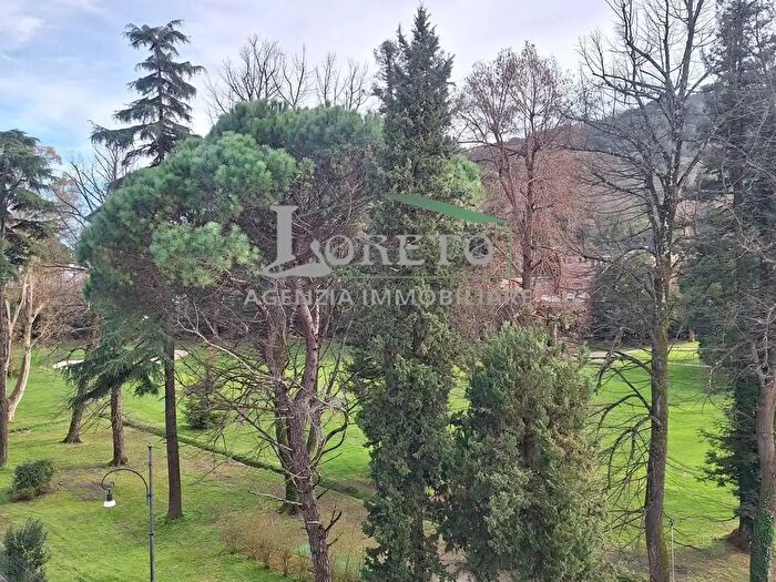 Appartamento trilocale in vendita in Via Mameli, Rapallo