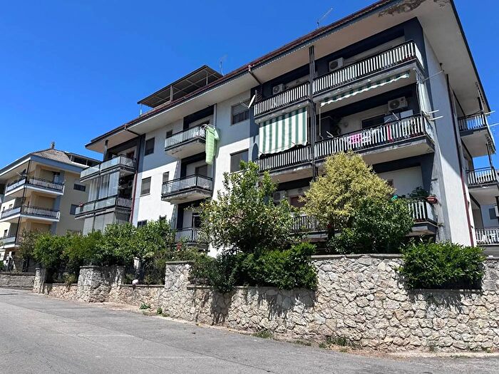 Appartamento trilocale in vendita in Via Leonardo da Vinci a Castrolibero, Castrolibero