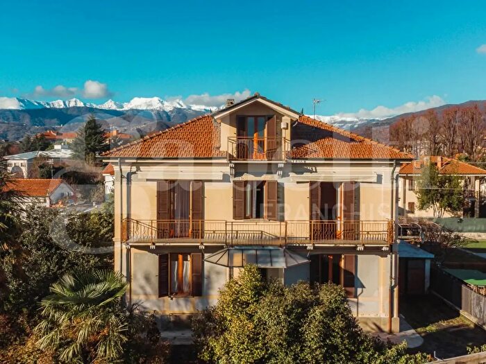 Casa con 12 locali in vendita in Via Isonzo, Pinerolo