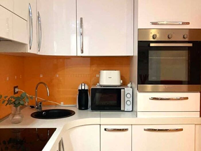 Appartamento trilocale in affitto in Via Fiuggi, Istria, Milano