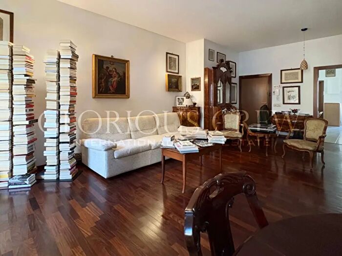 Appartamento trilocale in vendita in Via Novegno, Milano
