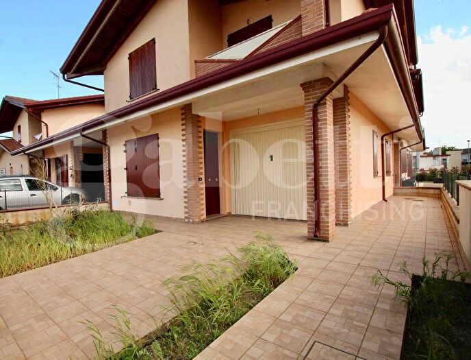 Casa con 6 locali in vendita in Via Don Minzoni, Lagosanto