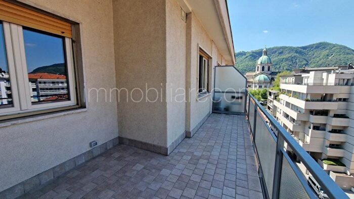Appartamento con 6 locali in affitto in via Rezzonico, Valduce Crispi, Como