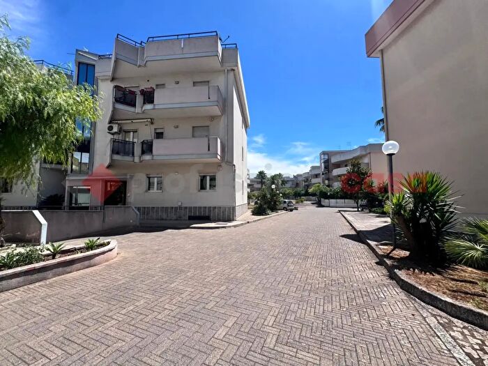 Appartamento trilocale in vendita in Via Giosue' Carducci, San Giorgio Ionico