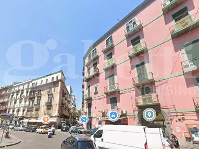 Appartamento bilocale in vendita in Via Foria, Napoli