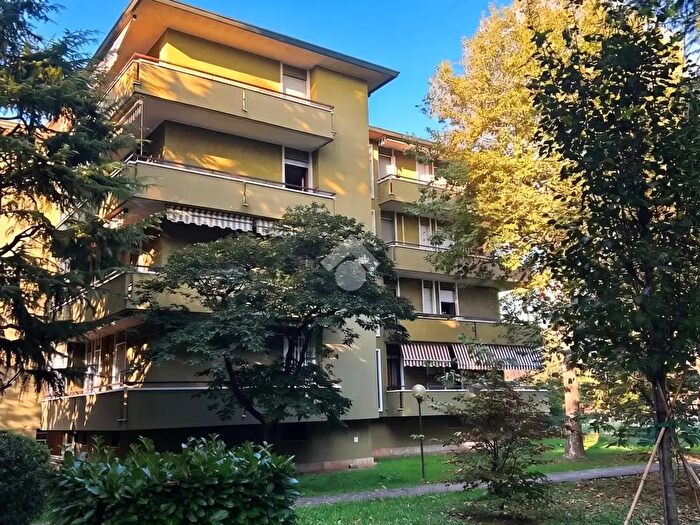Appartamento trilocale in vendita in Via Nino Bixio, Agrate Brianza