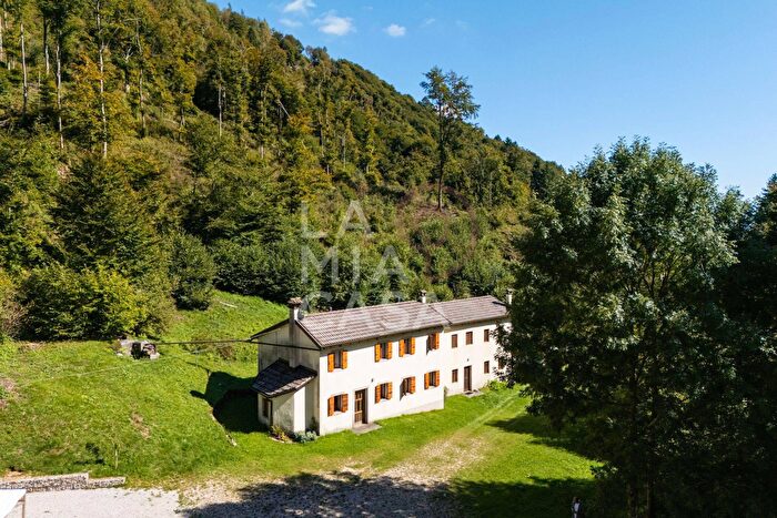 Casa con 6 locali in vendita in Passo di Praderadego, Follina