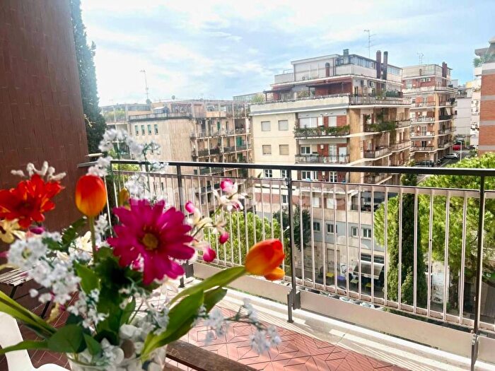 Appartamento quadrilocale in affitto in Via Paola Falconieri, Monteverde Nuovo, Roma