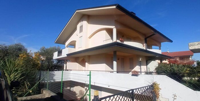 Casa con 9 locali in vendita in Fossacesia