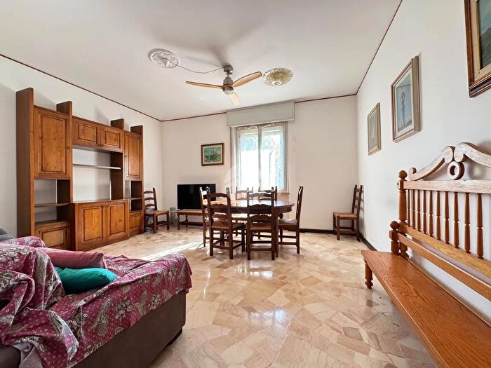 Appartamento quadrilocale in vendita in Via Giuliano Bugiardini, Firenze