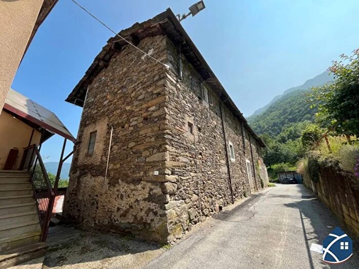 Casa con 5 locali in vendita in Inverso Pinasca Borgata Palazzotto, Inverso Pinasca