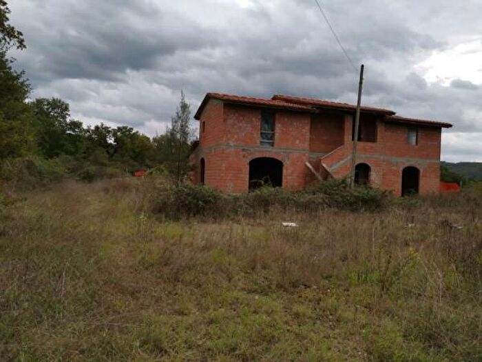 Casa quadrilocale in vendita in Bucine