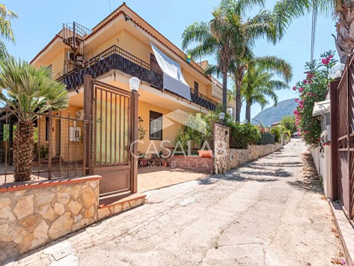 Casa con 5 locali in vendita in Via Val di Mazzara, Carini