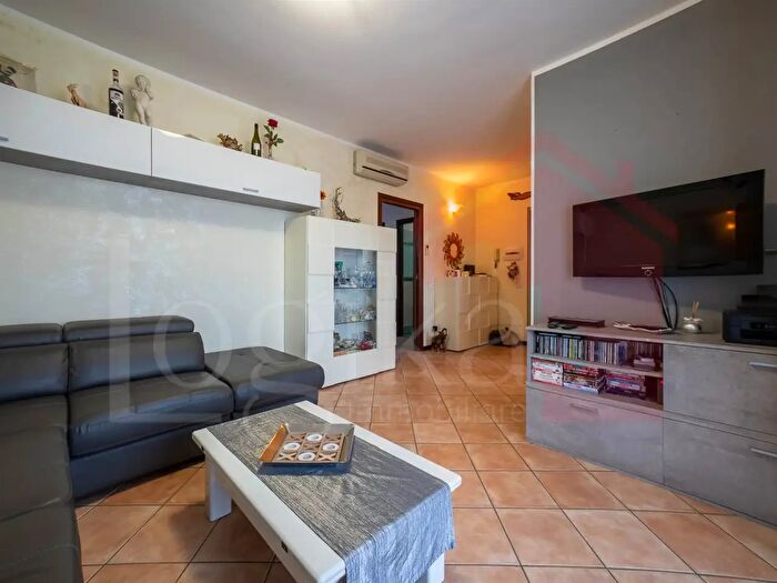 Appartamento trilocale in vendita in Via San Vitale, Siziano