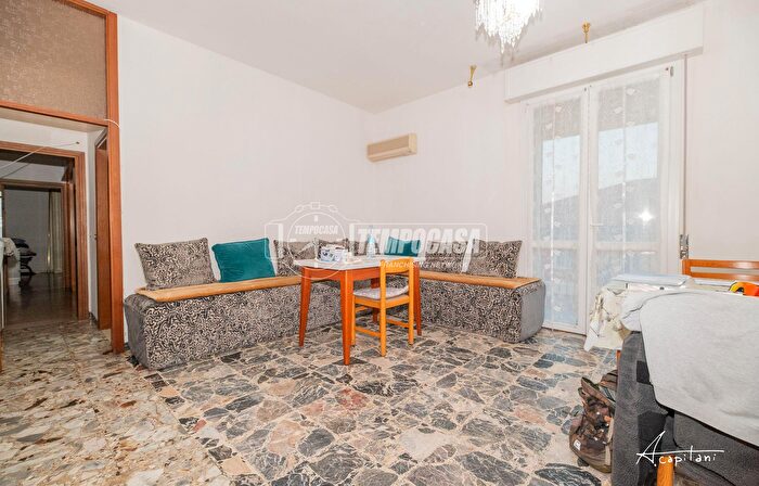 Appartamento trilocale in vendita in Via Marco Polo, Modena