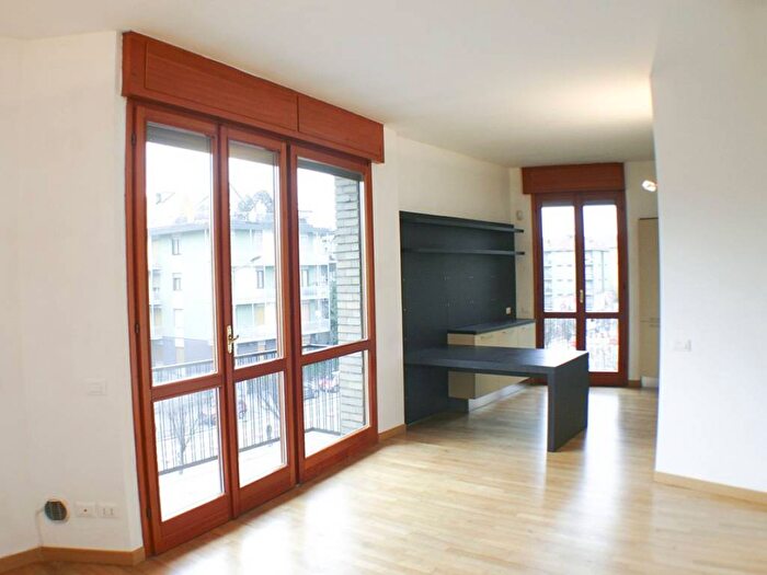 Appartamento trilocale in affitto in Viale Federico Caprilli, San Siro, Milano