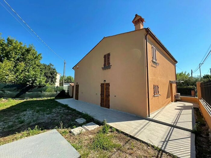 Casa con 5 locali in vendita in Pietrasanta