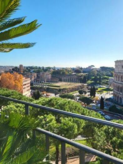 Appartamento con 6 locali in affitto in Piazza del Colosseo, Colosseo Fori Imperiali, Roma
