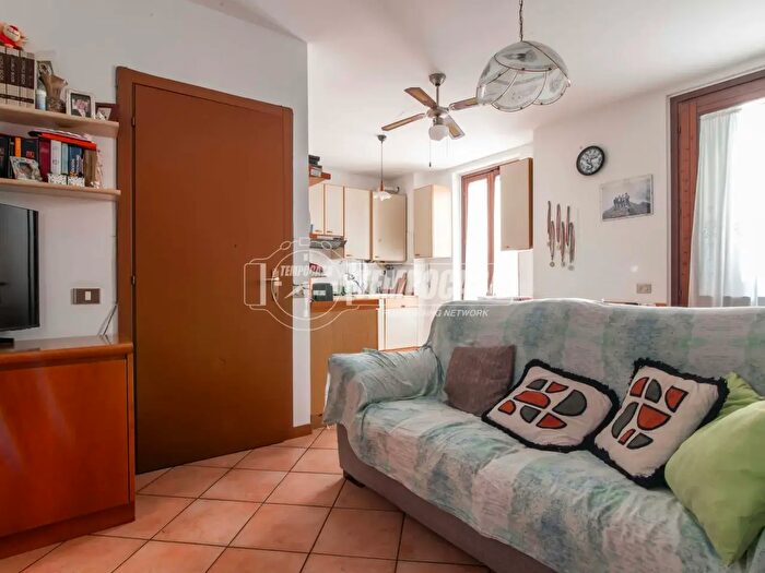 Appartamento trilocale in vendita in Via Garibaldi, Turate