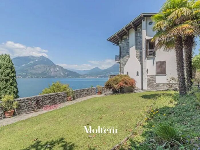Casa con 6 locali in vendita in Via Statale, Varenna