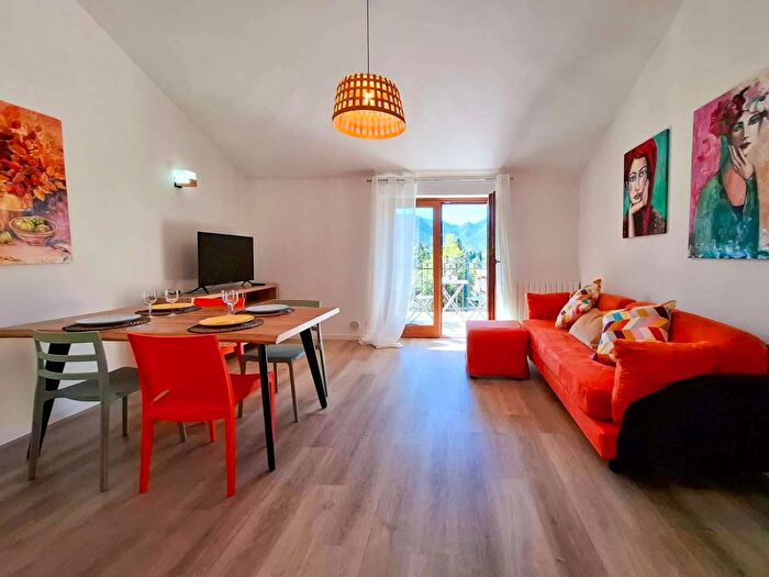 Appartamento trilocale in affitto in Via Volta, Castione Della Presolana