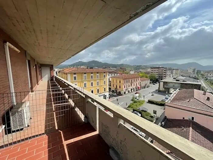 Appartamento con 10 locali in vendita in Via Manin, Montecatini Terme