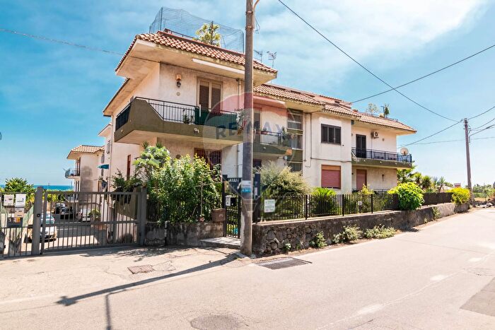 Appartamento quadrilocale in vendita in Strada Femminamorta, Riposto