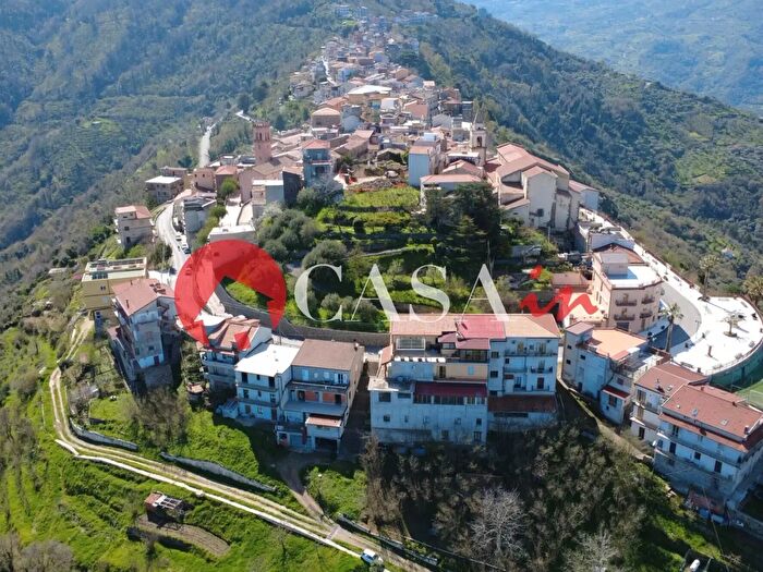 Appartamento con 5 locali in vendita in Via Caduti sul Lavoro, San Salvatore Di Fitalia