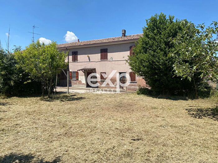Casa con 5 locali in vendita in Casteggio