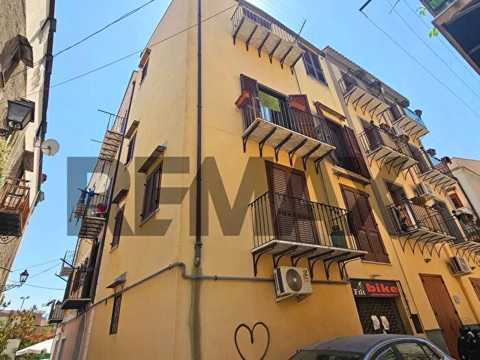 Appartamento bilocale in vendita in Vicolo Monacelli, Palermo
