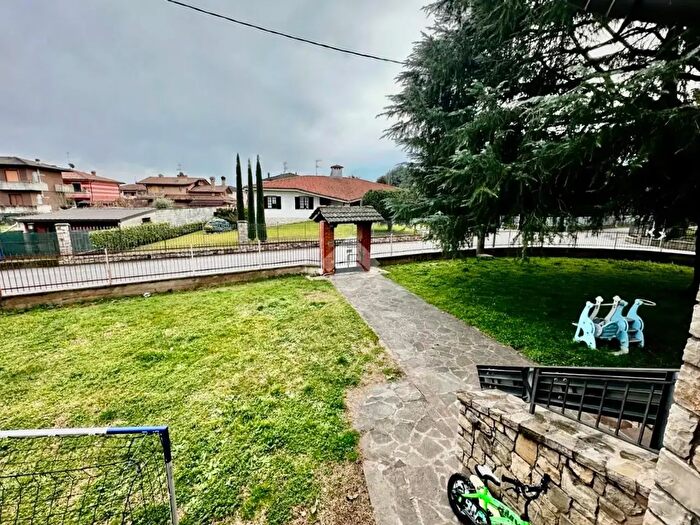 Appartamento quadrilocale in vendita in Via Marconi, Cividate Al Piano