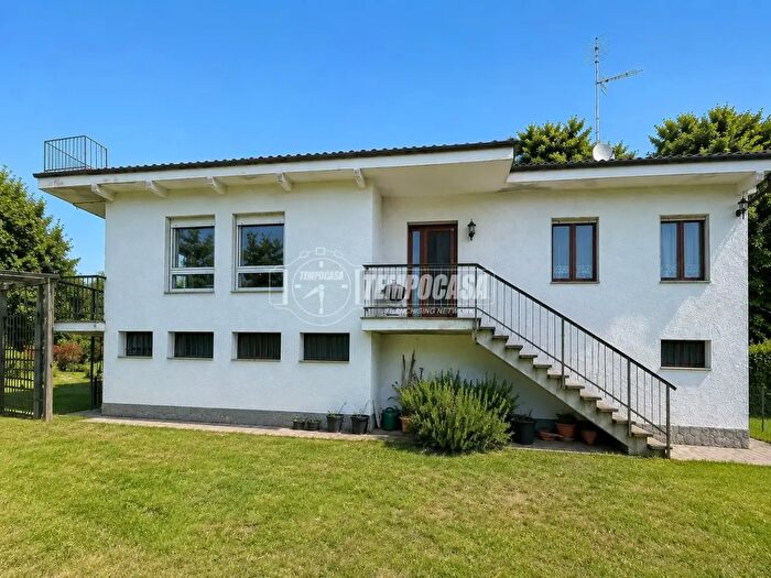 Casa con 7 locali in vendita in Valperga
