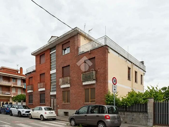 Appartamento trilocale in vendita in Via Toce, Torino